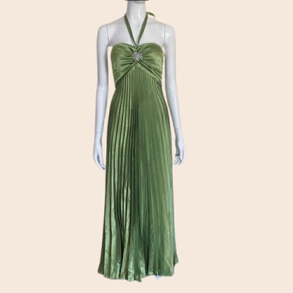 Betsy & Adam Apple Green Pleated Gown Size 2 - Picture 1 of 16